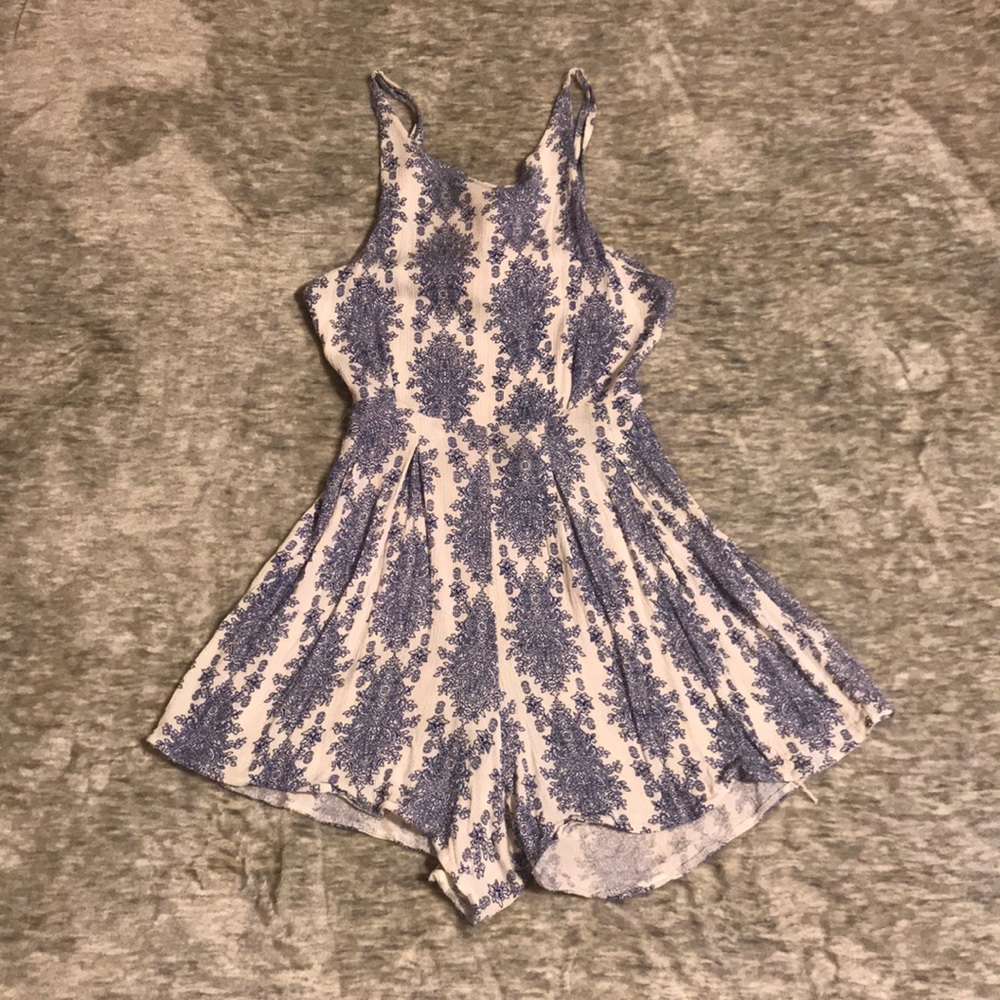 🌟Worn once! Blue and White Backless Romper